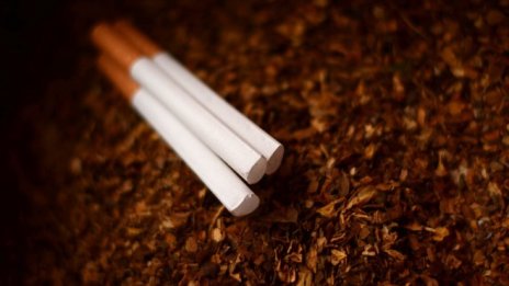 Графика на деня: Колко струва пакет цигари в Европа?