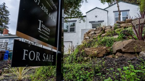 Собственици на жилища в САЩ изтеглят застояли обяви поради слаб интерес