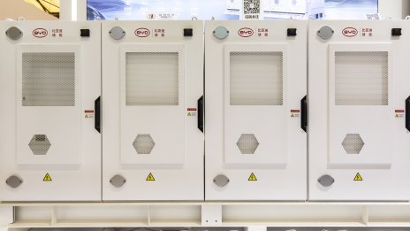 BYD ще изгражда в Саудитска Арабия най-голямата система от стационарни батерии 