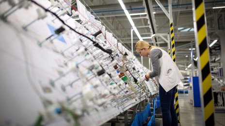 Германски доставчици на Mercedes и Porsche обявяват фалит поради липса на поръчки