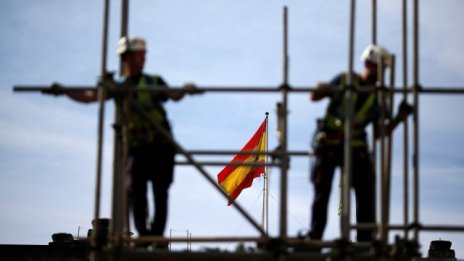 ЕК е решила да не глобява Испания и Португалия заради дефицита?