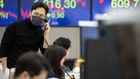 Възходящият импулс на Wall Street се прехвърли и на борсите в Азия