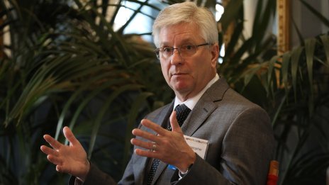 Уолър от Фед: Пазарът на труда се охлажда, без да има голям скок на безработицата 