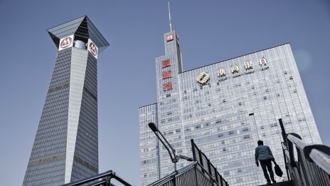 Китайски банки понижават лихвите по депозитите заради свиващи се маржове