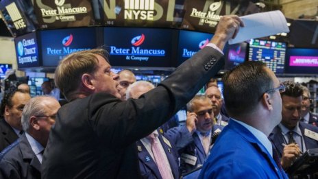 Технологичният Nasdaq приключи със спад за пръв път през 2017 г. 