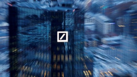 Служители на Deutsche Bank за засекли странна активност по сметки на Тръмп