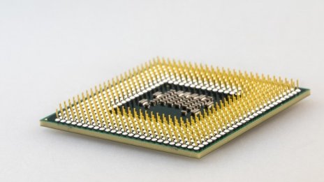 Акциите на европейските доставчици на чипове за Huawei се сринаха