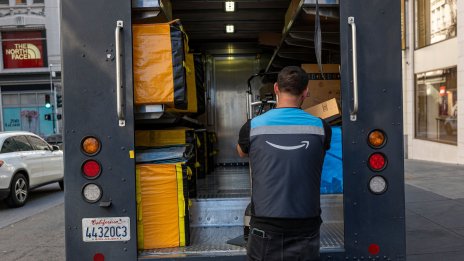 Amazon ще наеме 150 хил. души за празничния сезон