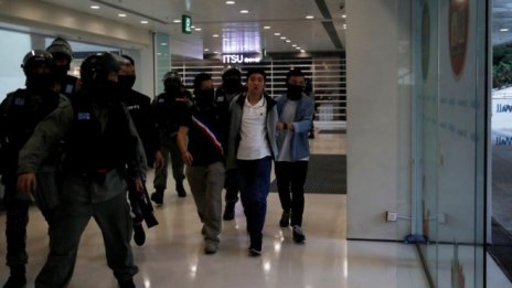 Протестиращите в Хонконг щурмуват моловете