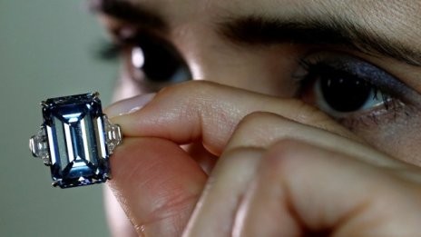 Диамант бе продаден за рекордните 57,6 млн. долара 