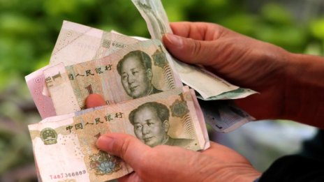 Китай девалвира юана до най-ниското ниво от февруари