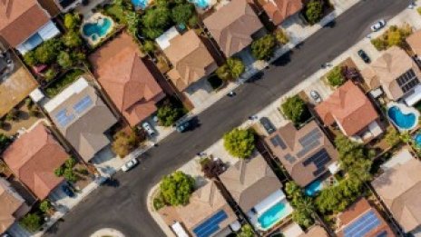 Рекордно високите цени на жилищата натежават върху продажбите на имоти в САЩ