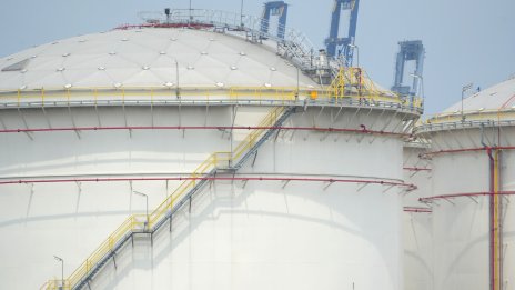 Суровият петрол се насочва към седмичен спад*