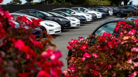 Как държавните стимули помагат на Tesla да поддържа рентабилност?