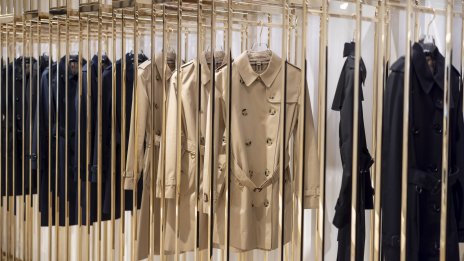 Burberry планира да съкрати стотици работни места