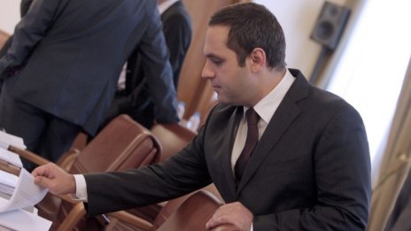 Караниколов: Бизнесът започва да отказва поръчки, няма кой да работи