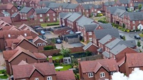 Цените на жилищата във Великобритания намаляват за първи път от януари