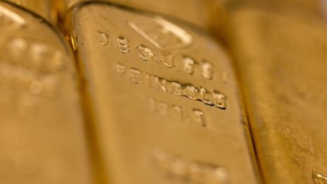 Златото се насочва към пета поредна седмична загуба