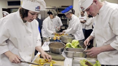 Нарушенията на работното време и заплащането са най-много и това лято по курортите