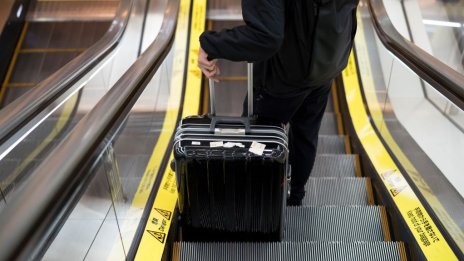 Как таксите за багаж донесоха милиарди на авиокомпаниите