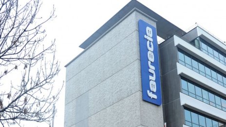 Приходите от продажби на Faurecia спадат с 10% заради дефицита на чипове