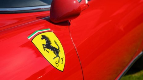 Ferrari се съди с благотворителна организация за търговска марка 