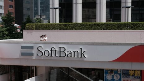 Обратното изкупуване на акции остава опция за SoftBank