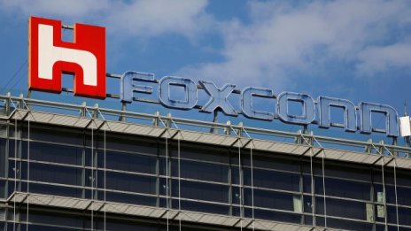 Amazon и Foxconn са разкритикувани заради условията на труд