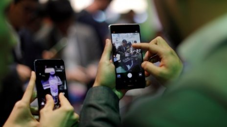 Huawei има шанс да изпревари Apple на пазара на смартфони през 2017 г.