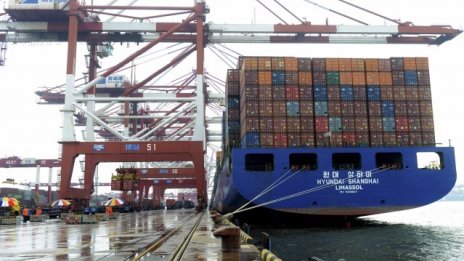 Отрицателните лихвени проценти удрят и търговското корабоплаване