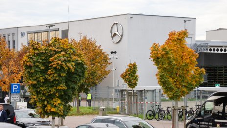 Mercedes се споразумя със синдикатите за съкращения на работната сила