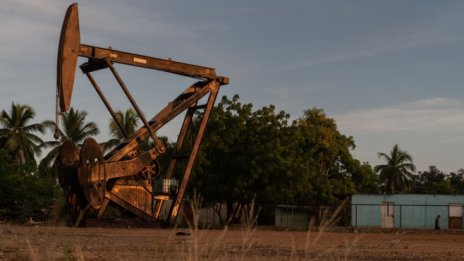 Петролът поевтинява въпреки ангажимента на Г-7 за ембарго върху руския внос*