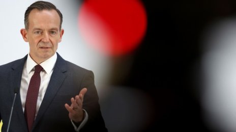 Германският транспортен министър застава твърдо зад електромобилите