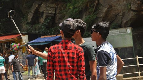 Китай иска да ограничи времето, което децата прекарват пред смартфони