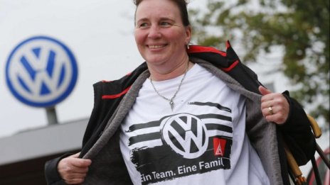 VW ще отмени или забави несъществените инвестиции