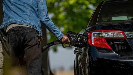 Бензинът поскъпва в цял свят и заплашва с ново ускоряване на инфлацията