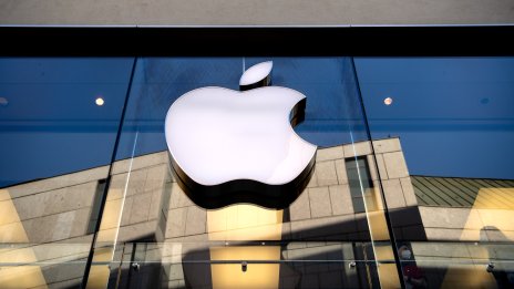 Apple избегна срив в курса на акциите, макар че предупреди за забавяне по празниците