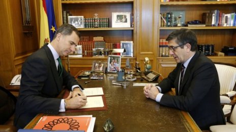 Испанският крал разпусна парламента