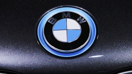 BMW забавя похода на роботите