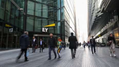 Втората по големина германска банка дава одитора EY на съд