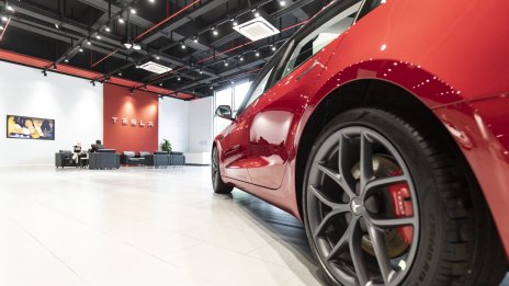 Tesla се готви да свие производството в Китай с 20% заради отслабващото търсене
