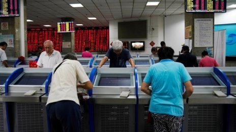 Сянката на тлеещия търговски конфликт отново надвисна над борсите в Азия