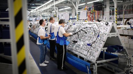 Доставчикът на автокомпоненти Leoni се надява на нова парична спасителна инжекция