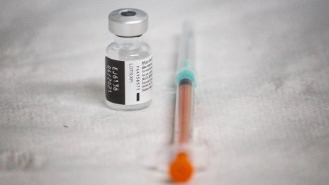 САЩ осигуряват нова фабрика за ваксини на Johnson and Johnson