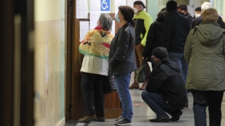 Избирателната активност към 11 ч. е 12,5%