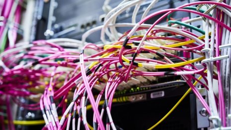 Google и Facebook продължават с плана за разполагане на трансокеански кабели