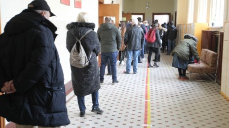 Проблемите с машинното гласуване продължават