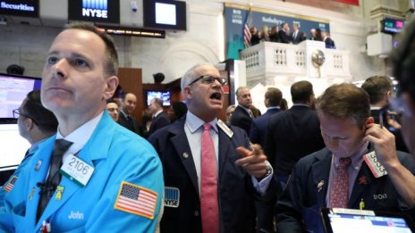 Wall Street отвори с понижения след срива в системата на Facebook*