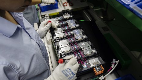 Пожарът в батерийна фабрика в Южна Корея повдига въпроси за безопасността на технологията