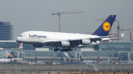 Lufthansa отменя 650 полета в първия ден от стачката на кабинния екипаж